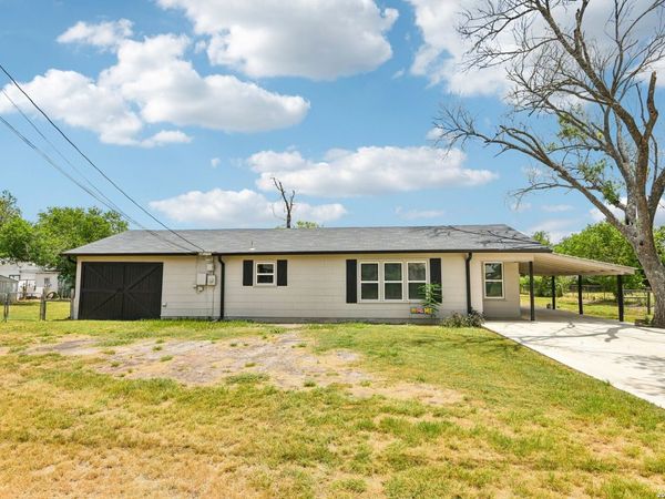 714 ORANGE ST, Jourdanton, TX 78026