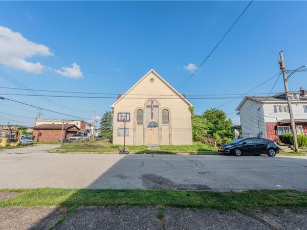 112 S 13th St, Jeannette, PA 15644