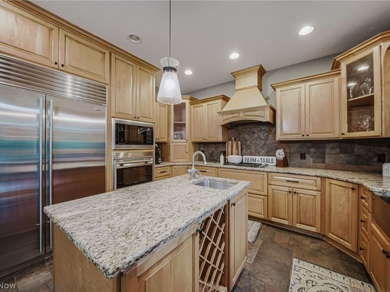 985 W Martin Avenue, Amherst, OH 44001 Photo 16