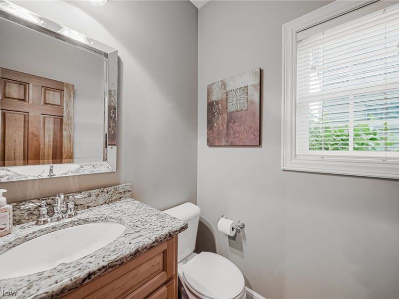 985 W Martin Avenue, Amherst, OH 44001 Photo 20