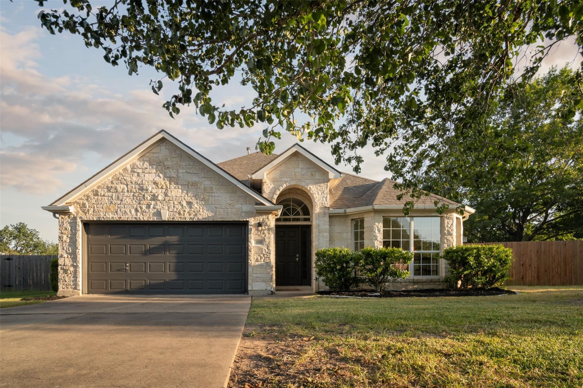 209 Jockey Bluff Cv, Austin, TX 78748 Main Photo