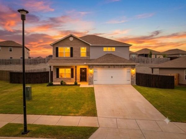 541 Woodcreek Loop , Lowell, AR 72745