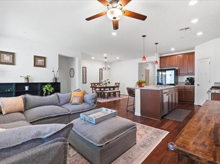 9327 Wild Lilac Cir, Sacramento, CA 95829 Photo