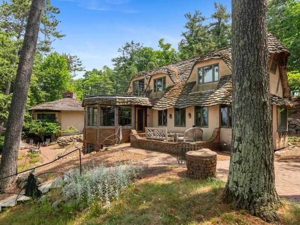 13987 Division Street, Charlevoix, MI 49720