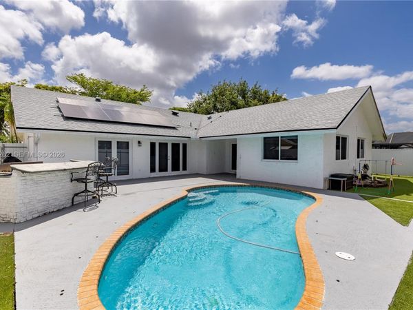 2400 NW 103rd Ave , Pembroke Pines, FL 33026