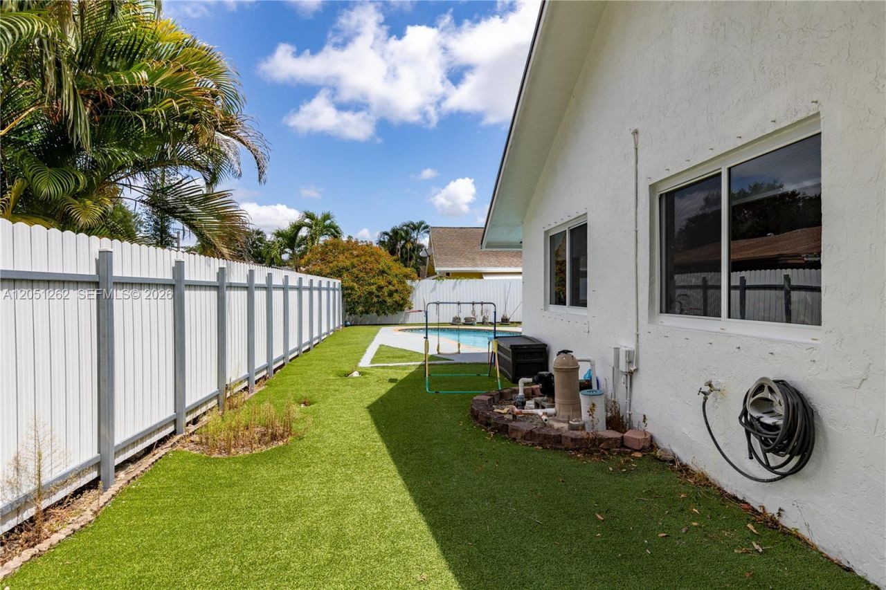 2400 NW 103rd Ave , Pembroke Pines, FL 33026 Photo