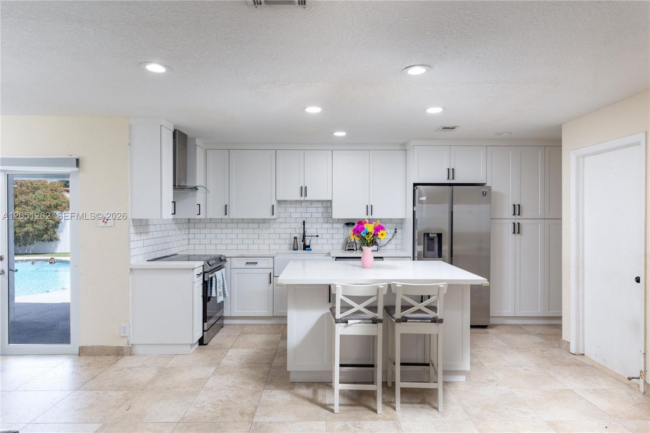 2400 NW 103rd Ave , Pembroke Pines, FL 33026 Photo