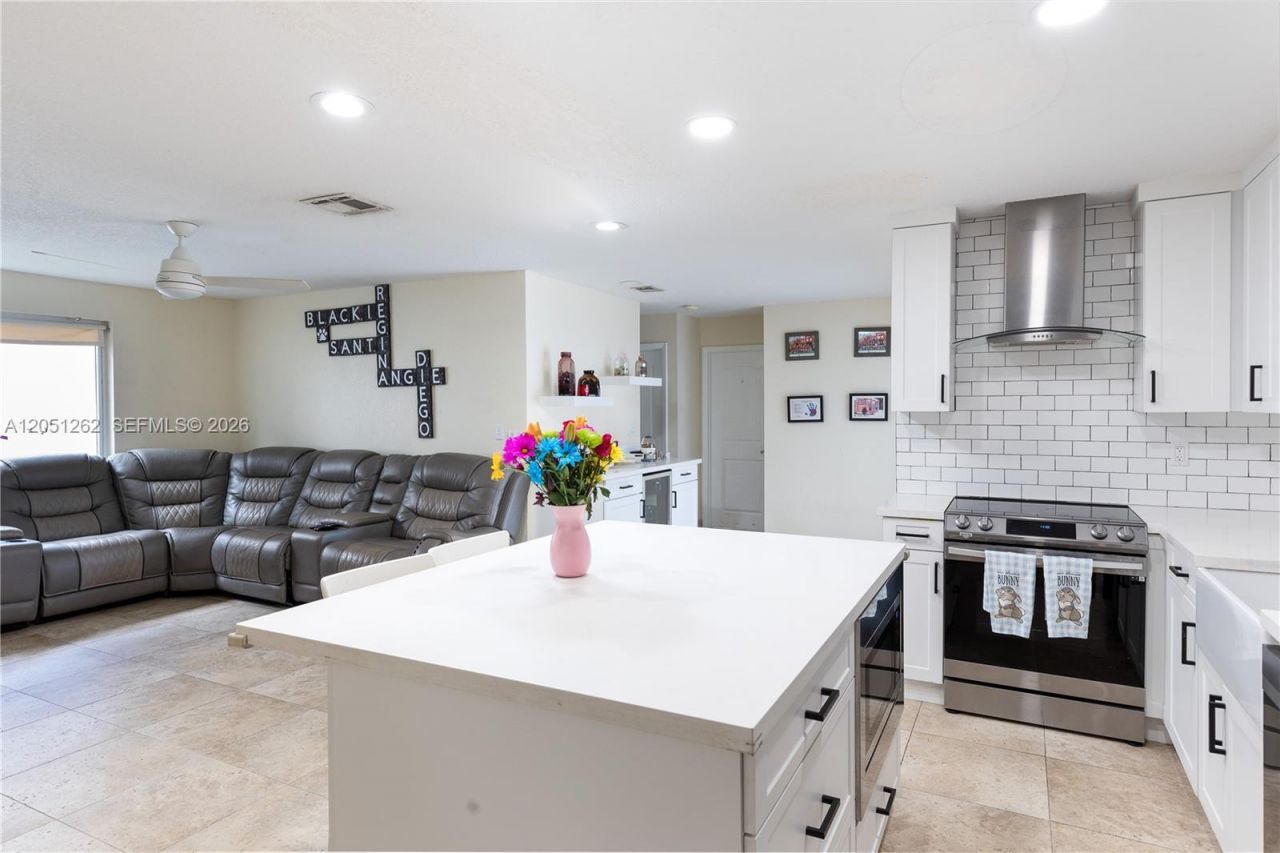 2400 NW 103rd Ave , Pembroke Pines, FL 33026 Photo
