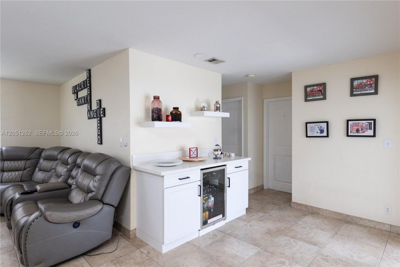 2400 NW 103rd Ave , Pembroke Pines, FL 33026 Photo