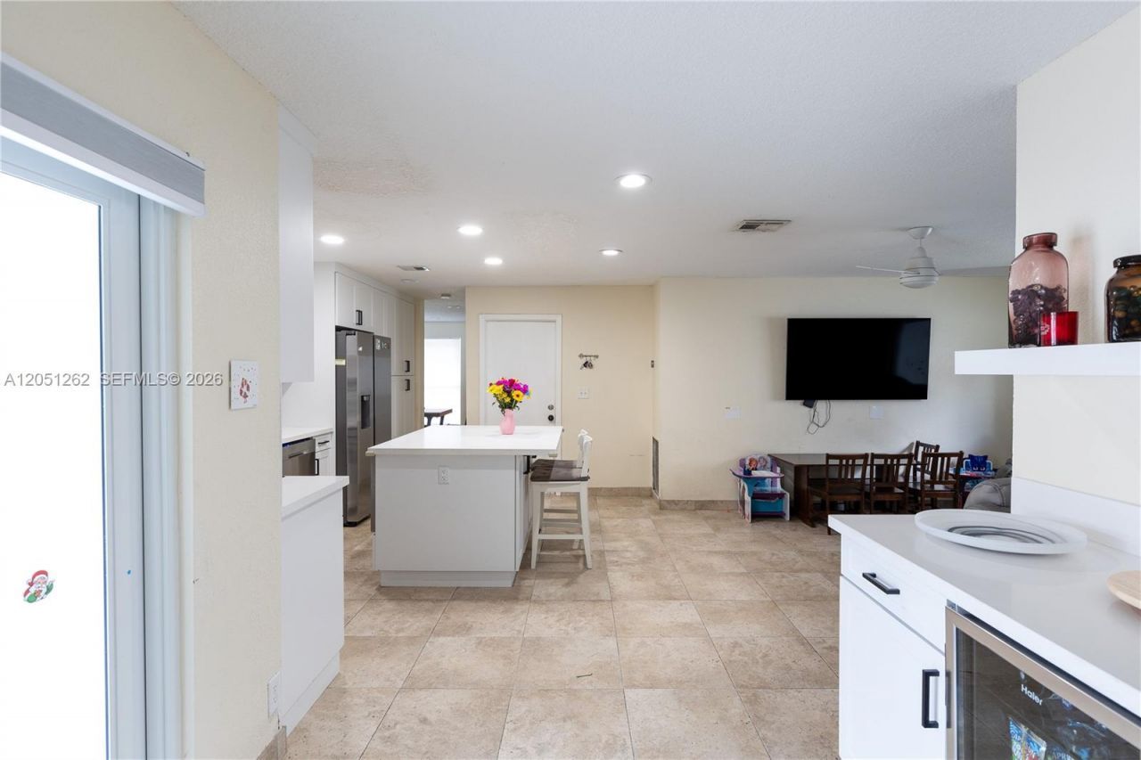 2400 NW 103rd Ave , Pembroke Pines, FL 33026 Photo