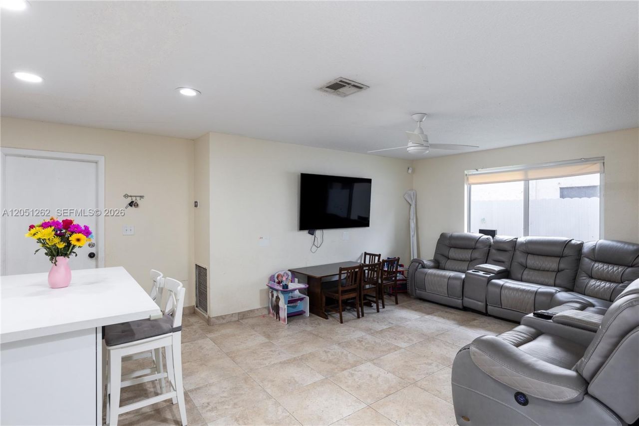 2400 NW 103rd Ave , Pembroke Pines, FL 33026 Photo