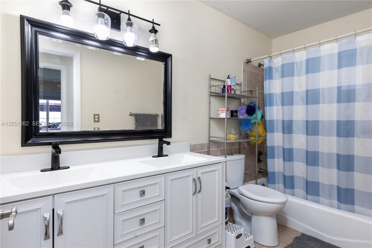 2400 NW 103rd Ave , Pembroke Pines, FL 33026 Photo