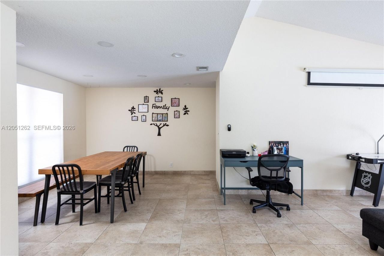 2400 NW 103rd Ave , Pembroke Pines, FL 33026 Photo