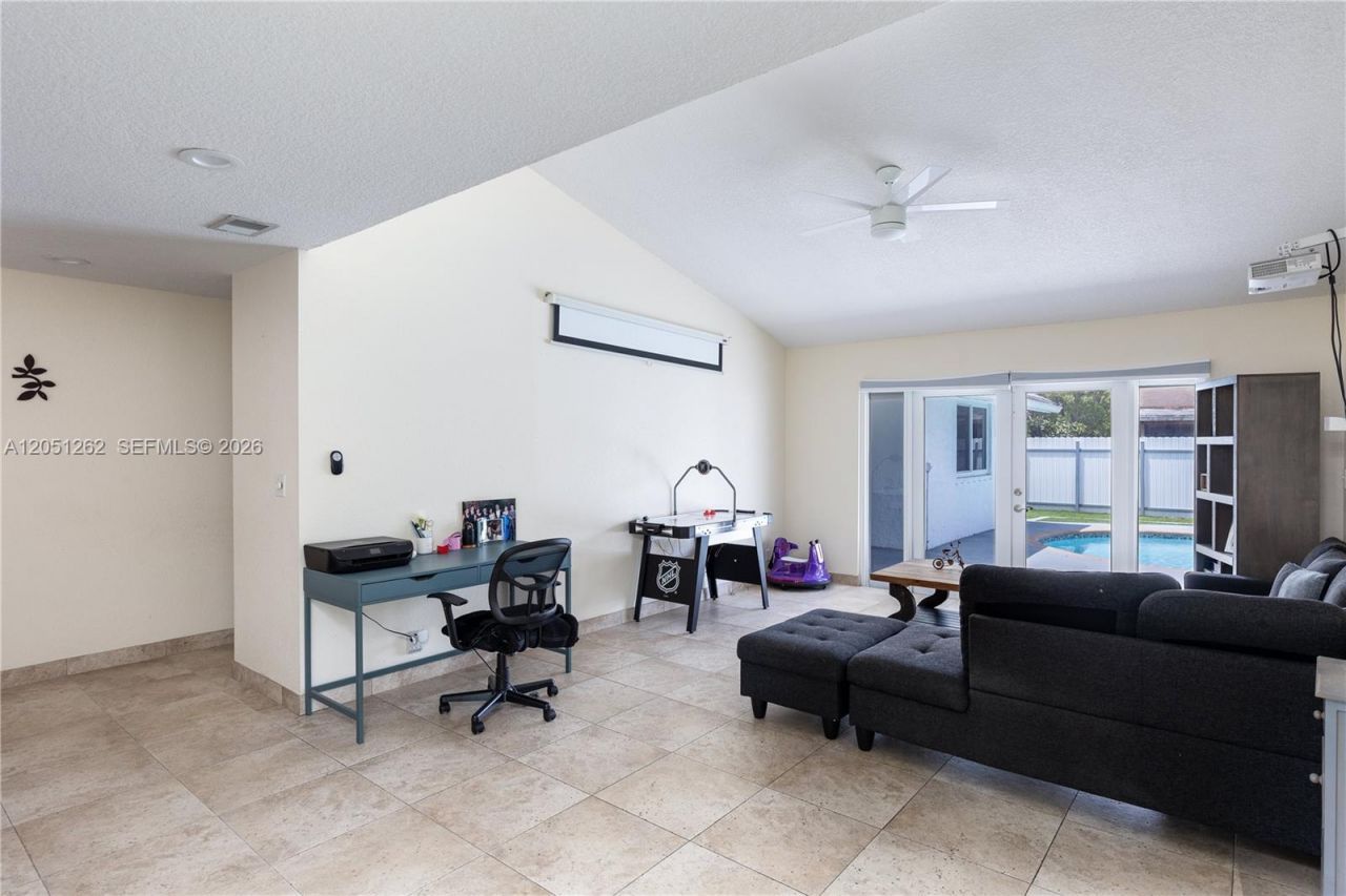 2400 NW 103rd Ave , Pembroke Pines, FL 33026 Photo