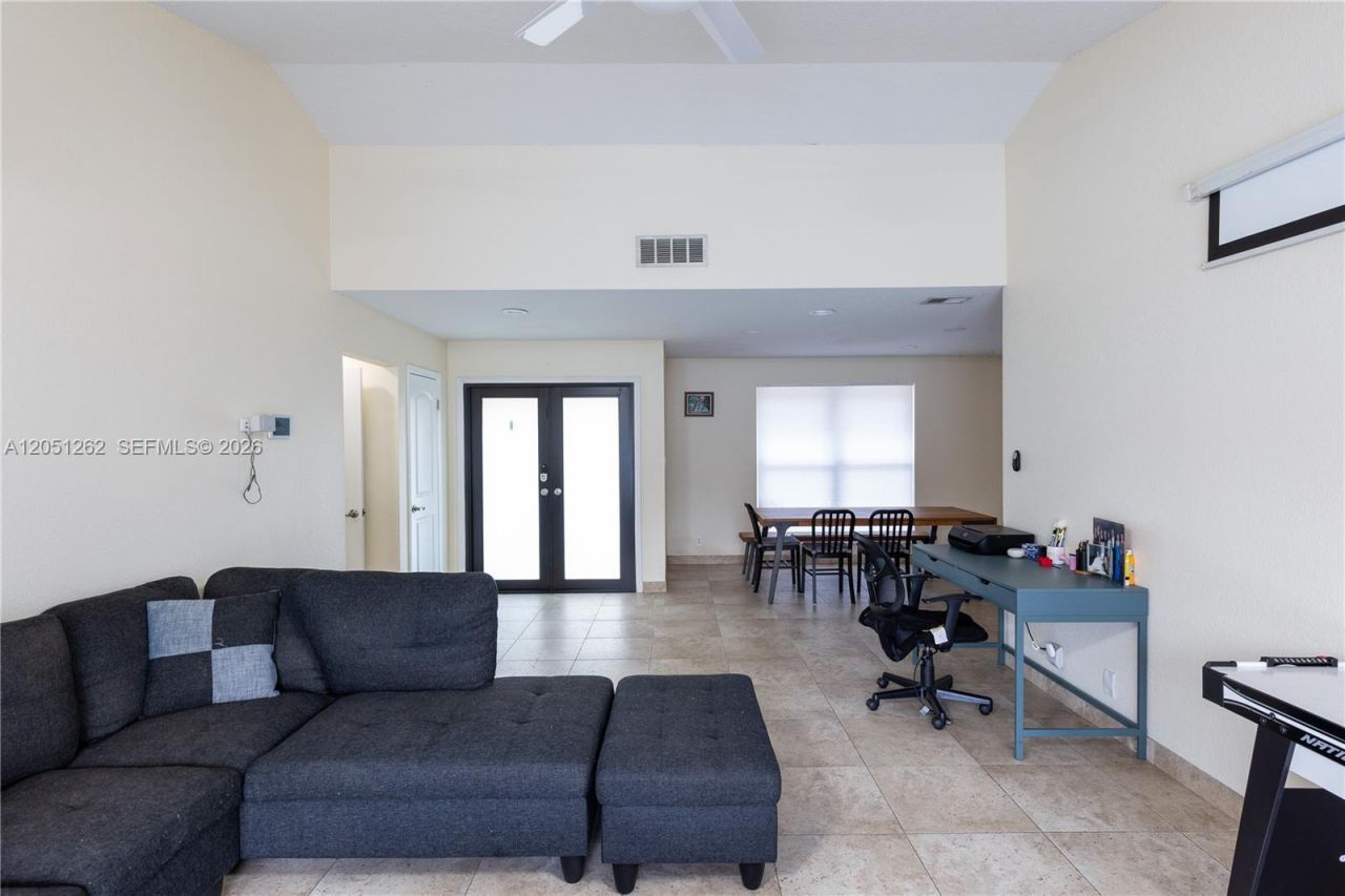 2400 NW 103rd Ave , Pembroke Pines, FL 33026 Photo