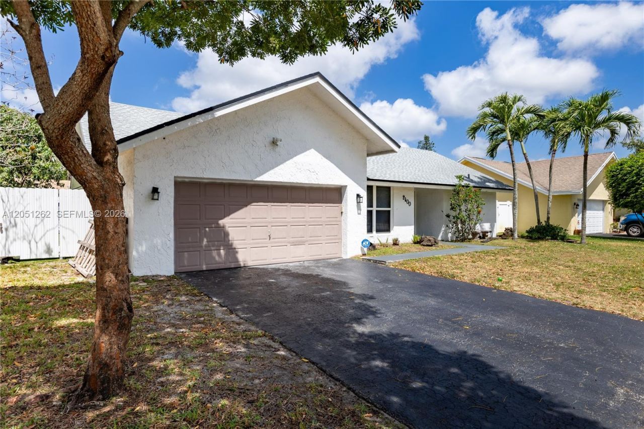 2400 NW 103rd Ave , Pembroke Pines, FL 33026 Photo