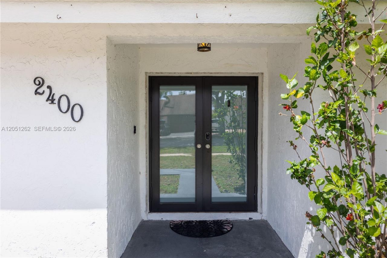 2400 NW 103rd Ave , Pembroke Pines, FL 33026 Photo