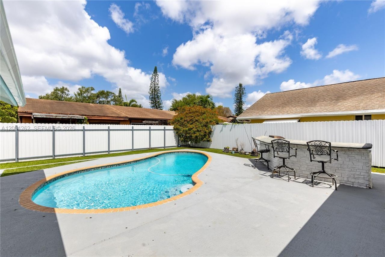 2400 NW 103rd Ave , Pembroke Pines, FL 33026 Photo
