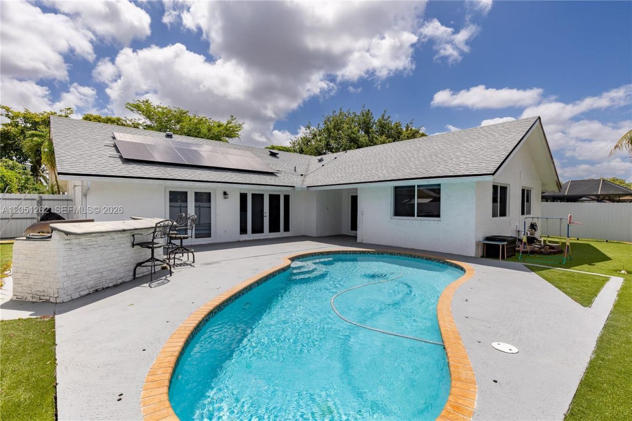 2400 NW 103rd Ave , Pembroke Pines, FL 33026 Photo