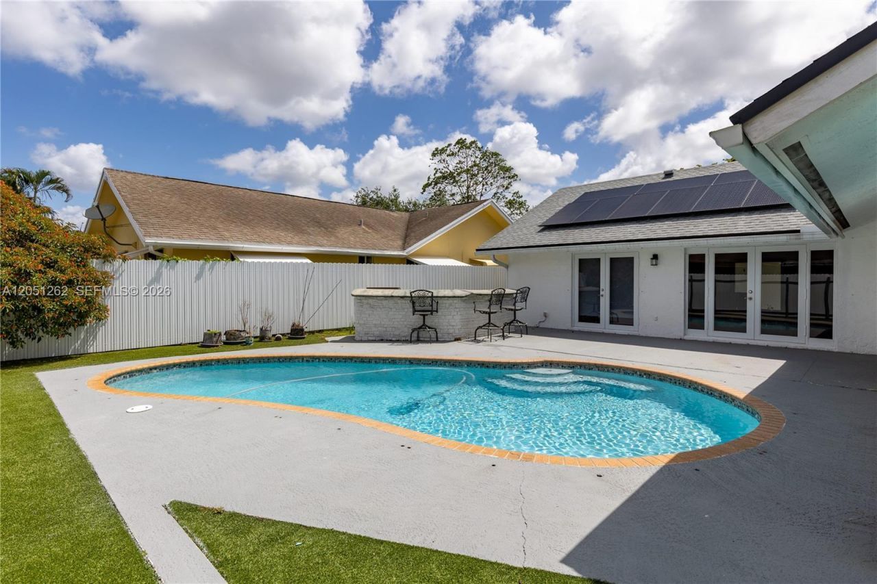 2400 NW 103rd Ave , Pembroke Pines, FL 33026 Photo
