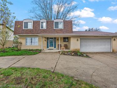 39349 Cadborough Drive, Clinton Twp, MI 48038