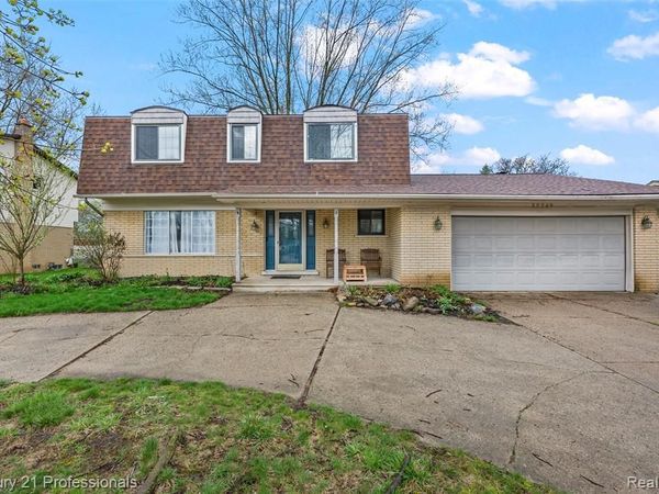 39349 Cadborough Drive , Clinton Twp, MI 48038