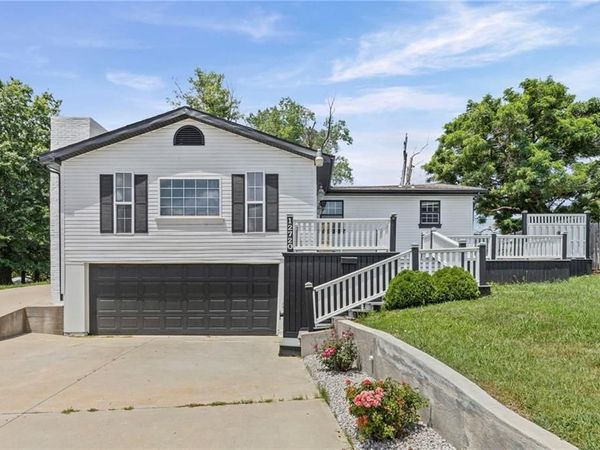 12720 W 55th Terrace, Shawnee, KS 66216