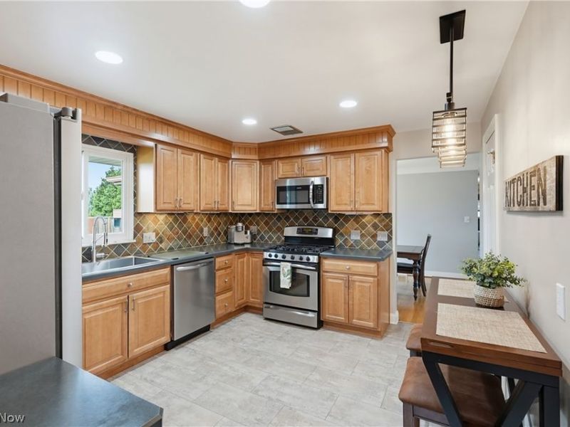 855 Nemet Drive, Seven Hills, OH 44131 Photo 11