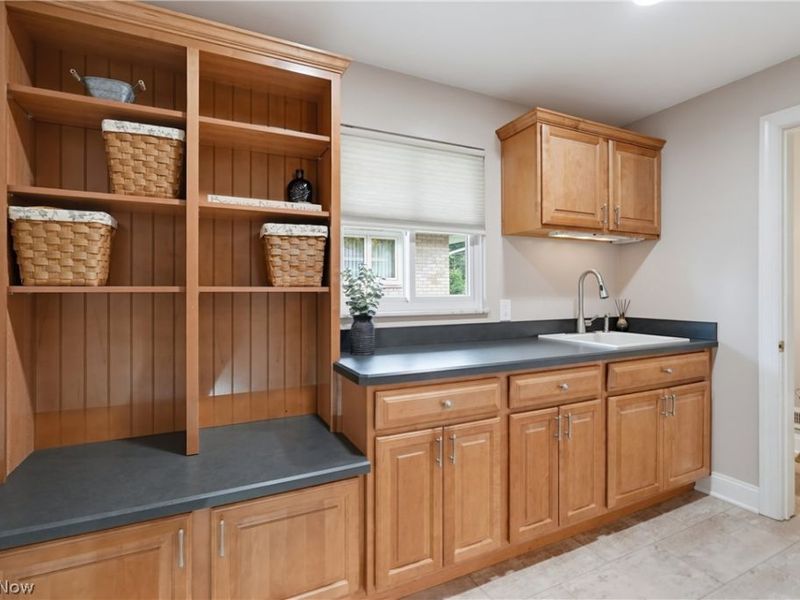 855 Nemet Drive, Seven Hills, OH 44131 Photo 12