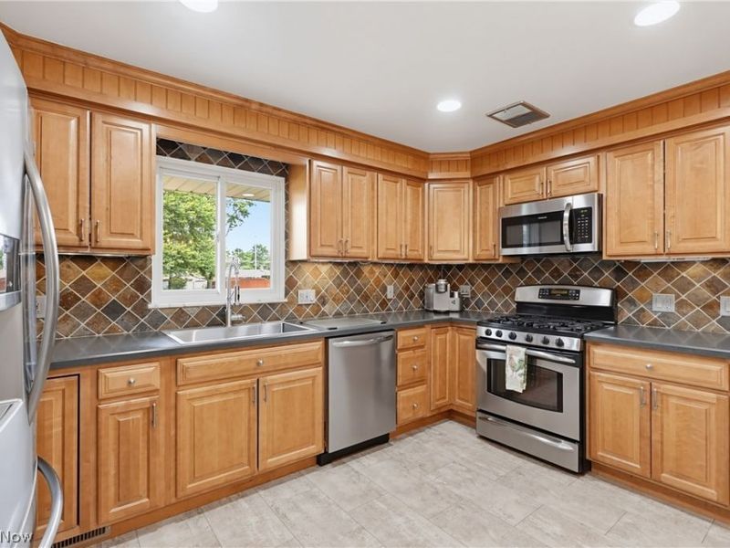 855 Nemet Drive, Seven Hills, OH 44131 Photo 8