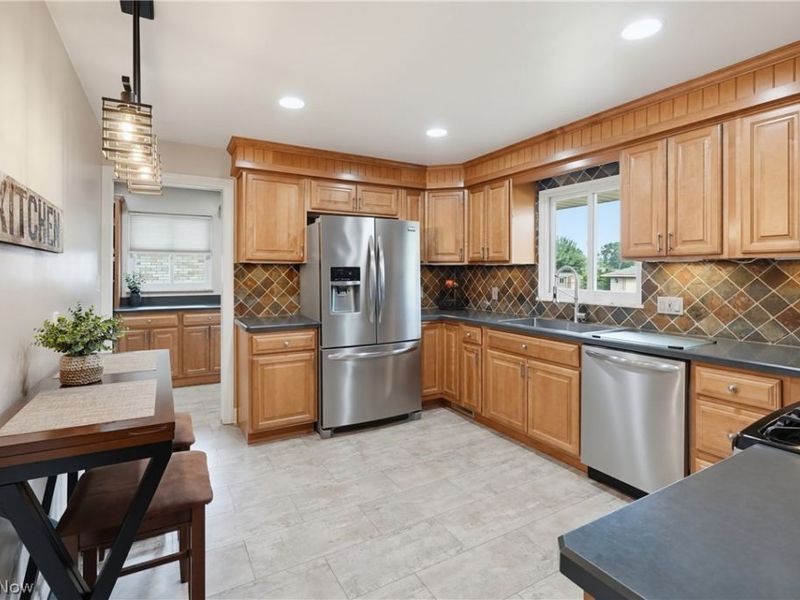 855 Nemet Drive, Seven Hills, OH 44131 Photo 9