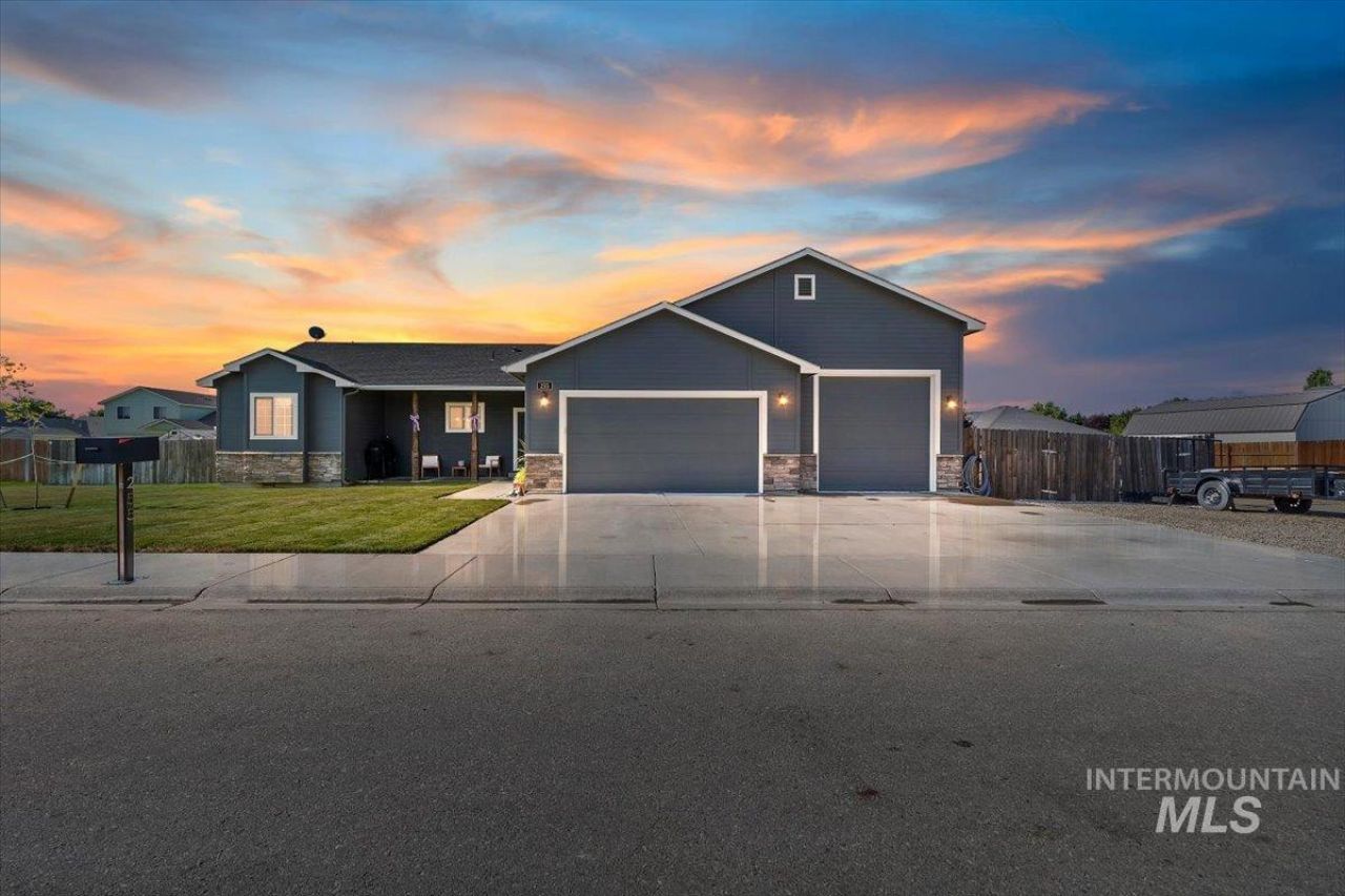 255 NE Greystone, Mountain Home, ID 83647 Main Photo