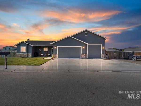 255 NE Greystone, Mountain Home, ID 83647