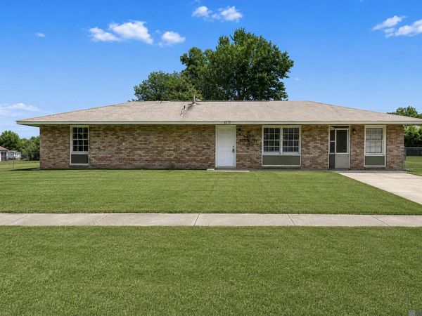8977 Nolen Dr, Baton Rouge, LA 70810