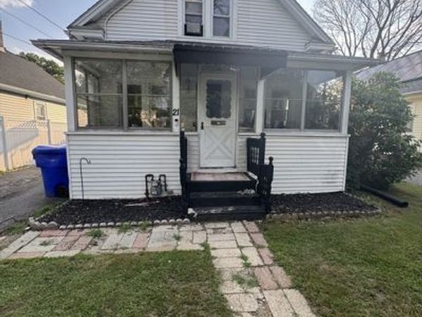 21 Fullerton St, Springfield, MA 01151