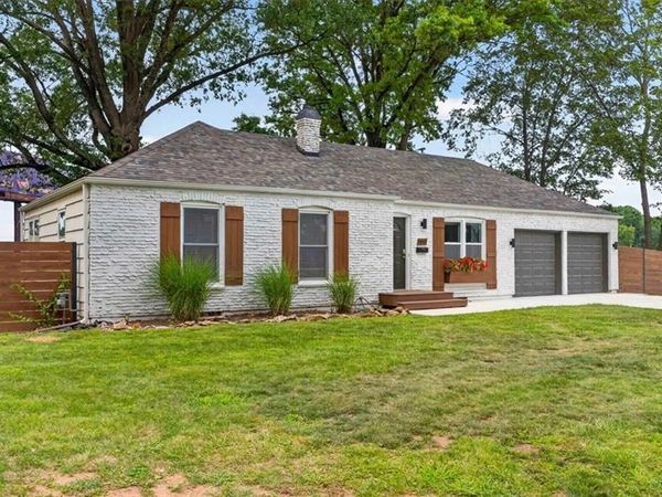 1011 W 1st Street, Lee's Summit, MO 64063