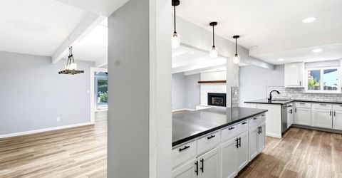 6860 Pocket Rd, Sacramento, CA 95831 Photo