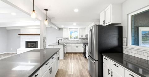 6860 Pocket Rd, Sacramento, CA 95831 Photo