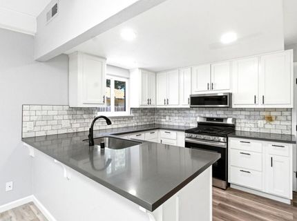6860 Pocket Rd, Sacramento, CA 95831 Photo