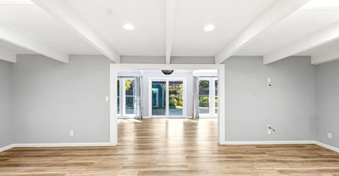 6860 Pocket Rd, Sacramento, CA 95831 Photo