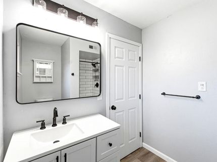 6860 Pocket Rd, Sacramento, CA 95831 Photo