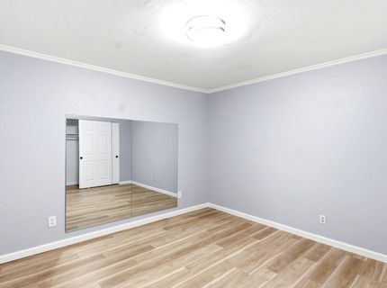 6860 Pocket Rd, Sacramento, CA 95831 Photo