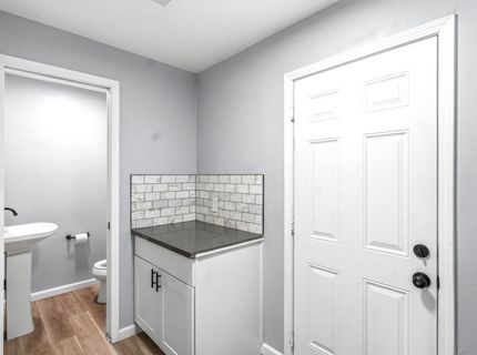 6860 Pocket Rd, Sacramento, CA 95831 Photo