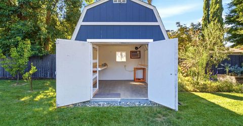 6860 Pocket Rd, Sacramento, CA 95831 Photo