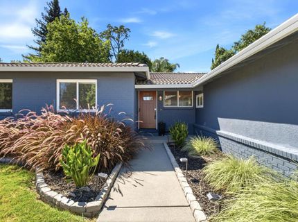 6860 Pocket Rd, Sacramento, CA 95831 Photo
