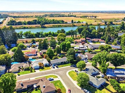 6860 Pocket Rd, Sacramento, CA 95831 Photo