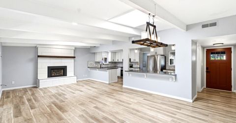 6860 Pocket Rd, Sacramento, CA 95831 Photo