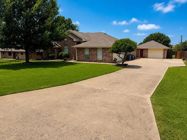 421 Bluebonnet Lane, Red Oak, TX 75154