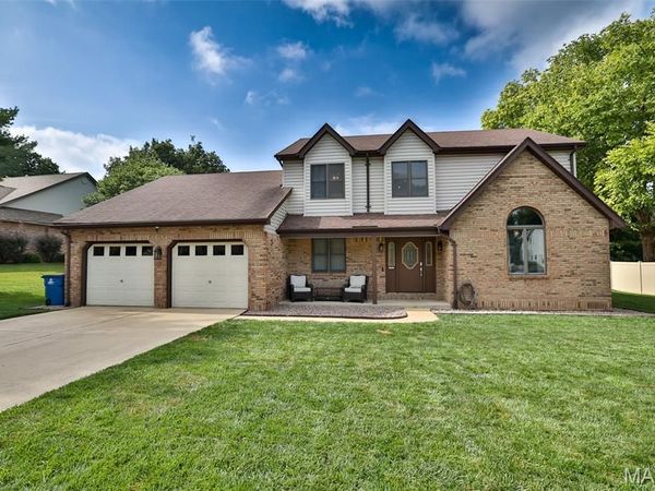 138 Holly Tree Court, Glen Carbon, IL 62034