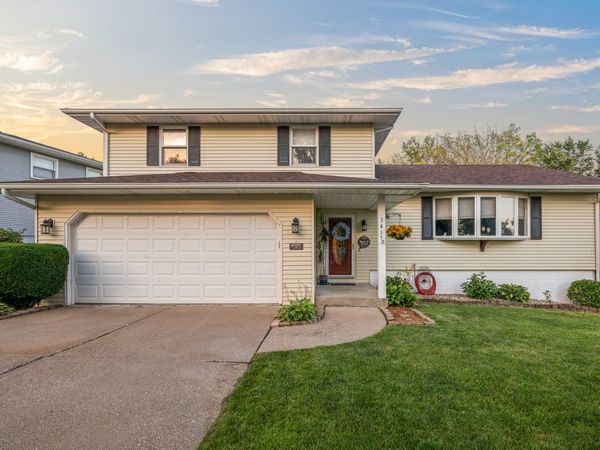 3415 Hazelwood Court , Davenport, IA 52806